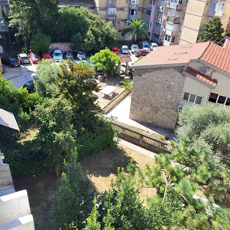 Div Center